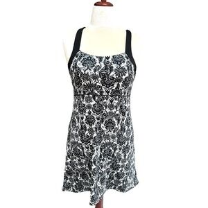 SOYBU Black White Floral Paisley Sporty Twist Back Athletic Dress